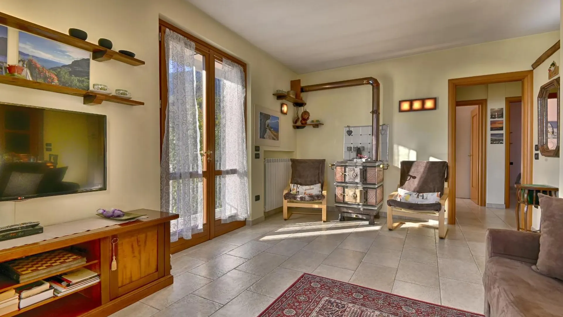 Villa Ornella, Belvedere - Theater Home 티날레 0*,